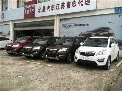 車屁股全部對準了攝像頭